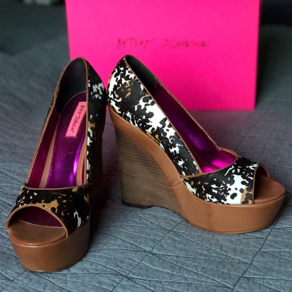 Betsey Johnson Lucyyy Platform Wedge